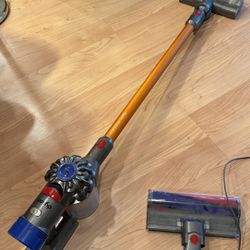 Dyson v8 Absolute Vacuum