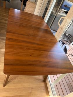 Extendable Wood Table in Great Condition