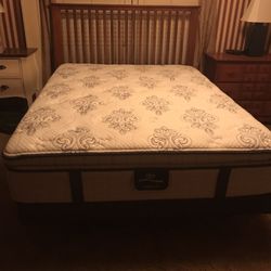 Queen Mattress / Box Spring 