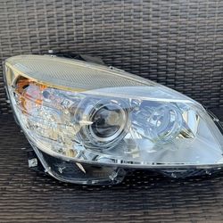 2008 2009 2010 2011 Mercedes-Benz C300 C350 W204 Right Passenger Side Xenon Headlight OEM