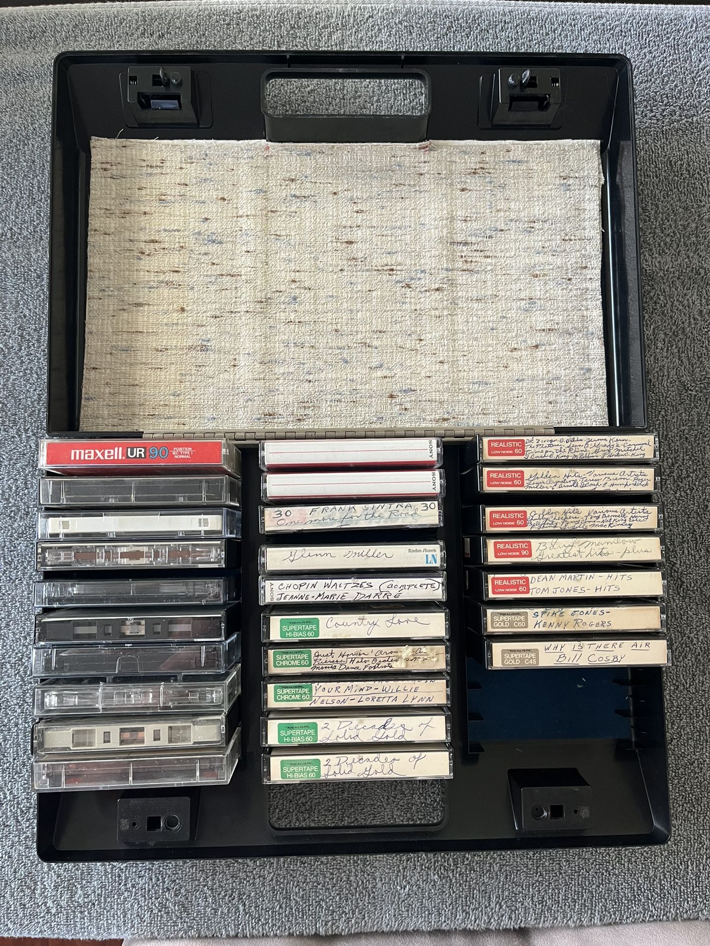 Lot of 27 Cassette Tapes Various Artists Frank Sinatra Dean Martin Tom Jones