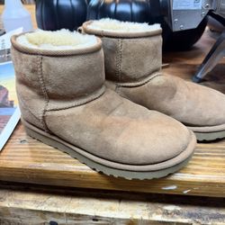 Women’s Short Uggs 