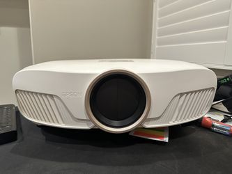 Epson Home Cinema 4000 with 150” Project Screen