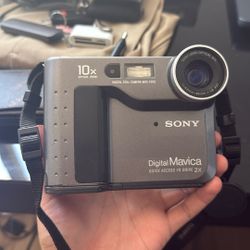 Sony Mavica FD73 Digital Camera