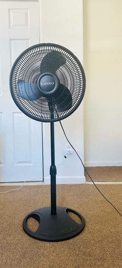 Lasko 18“ Pedestal Fan – Strong Airflow, Quiet, Excellent Condition