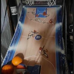 Indoor Basketball Hoop With Extra Balls $40