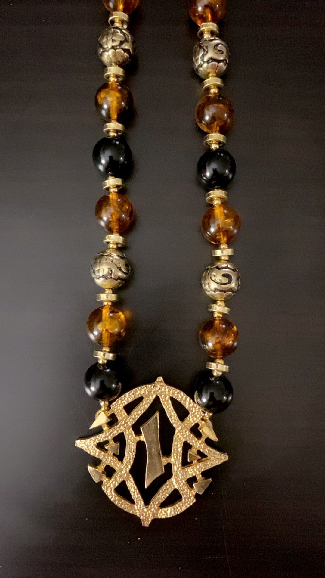 Black And Amber Bead Necklace Goldtone pendant beads 28 Inch