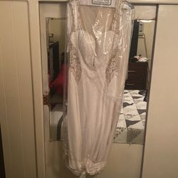 Beautiful Lace Wedding Gown, Size 10