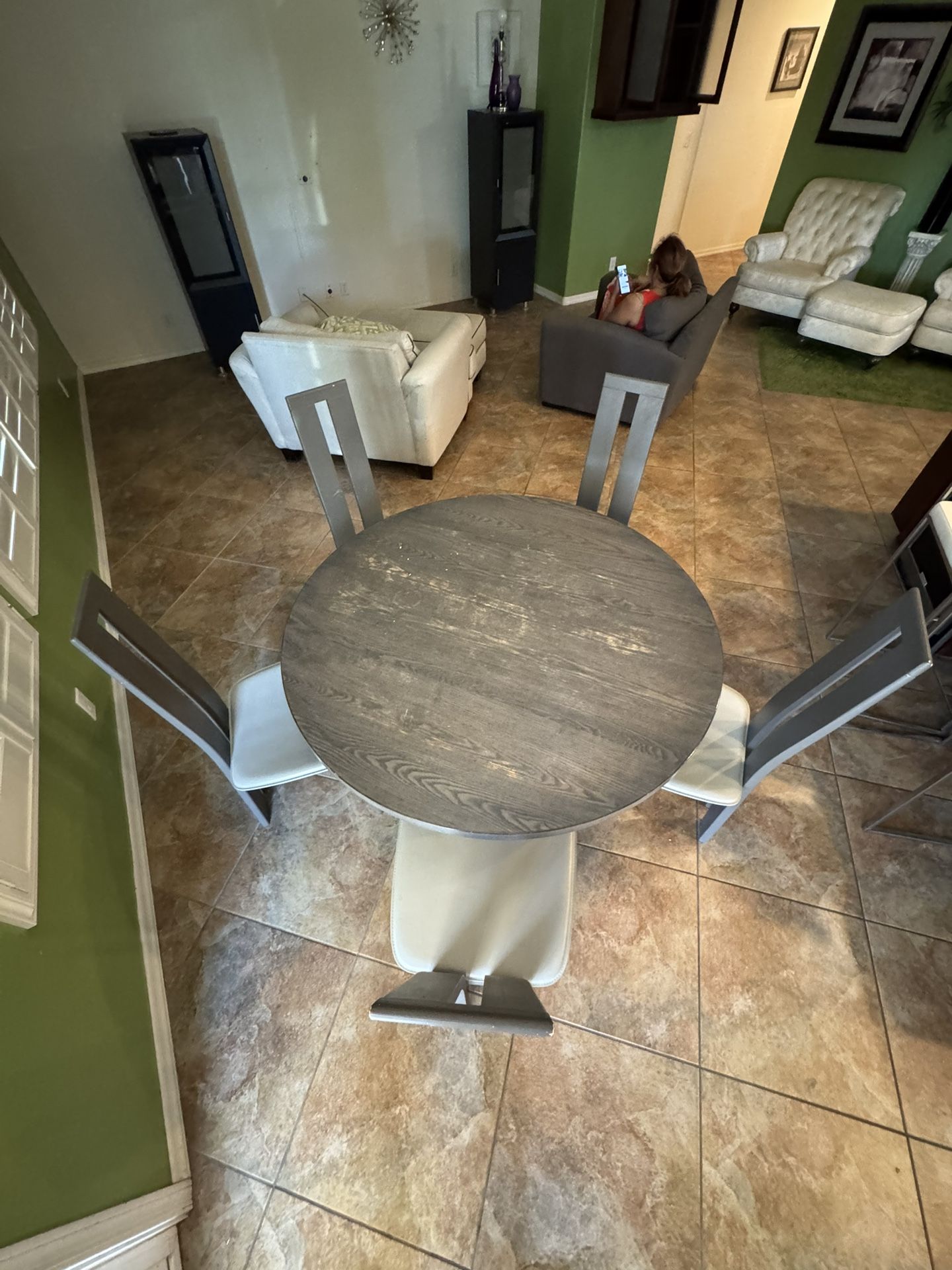 Dining Table & Chairs