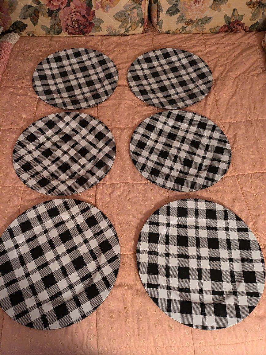 6 Black & White Melamine Chargers Like New