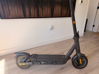 Segway Ninebot KickScooter Max G2 – Low Miles (232 mi) + Kryptonite Lock Bundle