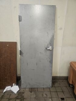 commercial door, in great condition, check pictures (no dents)