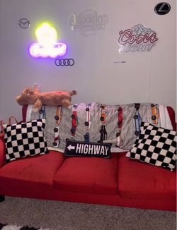furniture in storage unit NEED GONE ASAP PICKUP ONLY READ DESCRIPTION
