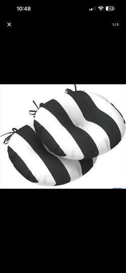 INFBLUE indoor/outdoor wicker seat cushion set featuring a black and white striped design and tufted construction 15”x16” set of 4