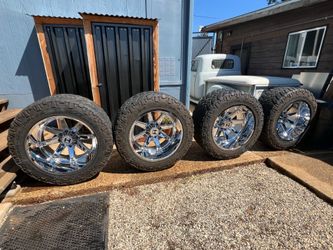 Near New 24X14 Hostile H109 Chrome 8X180 Lug  (New GM 2500 / 3500 truck) Rims