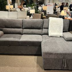 💥Yantis Gray Sleeper Sectional with Storage💥👈Financing Available Only $10 Down Payment🥳