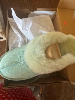 Ugg slippers size 9