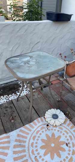 Free outdoor table
