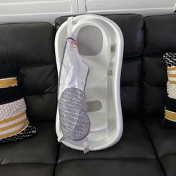 Baby / Toddler Bath Tub With Newborn Insert 