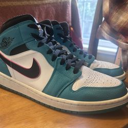 Nike Jordan 1 Mid Men’s 11.5
