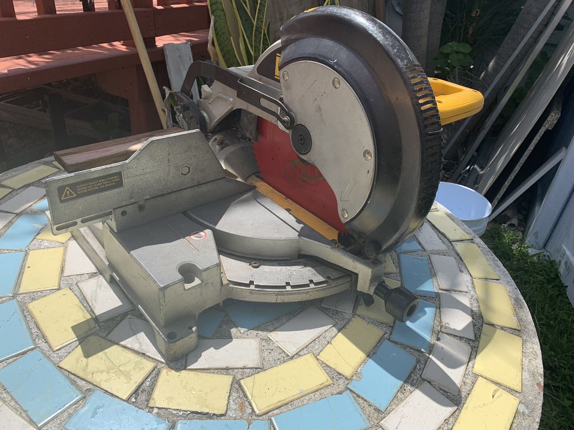 DeWalt 705 12” (305mm) compound miter saw for Sale in Miami, FL OfferUp