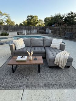 FREE DELIVERY‼️ Gray Sectional w/ Storage Chaise