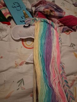 Hangs bows unicorn 🦄