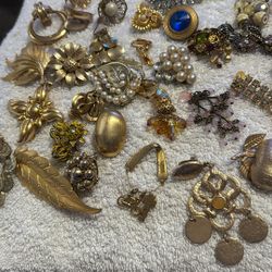 Lots Of Vintage Jewelry Some Sign 