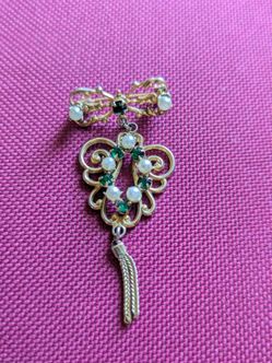 Victorian stile vintage brooch
