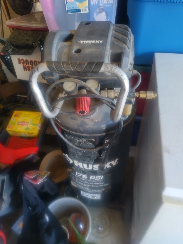 Husky 20 Gallon Air Compressor 