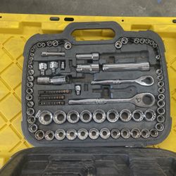 Husky 126 Piece Pass-through Tool Set