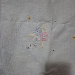 Vintage Table Linen Pretty Flower Design