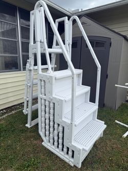 Above Ground Pool Entry Steps with safety slide up Ladder