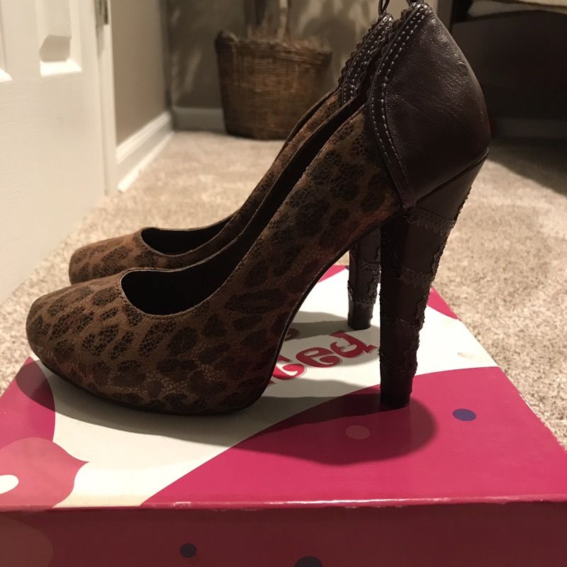 Women's heels brand "Not Rated" sz 6 1/2