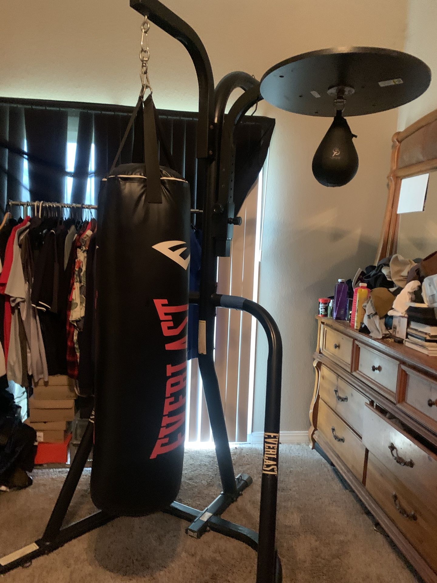 Everlast Heavy bag W/ new speed Bag / Ball