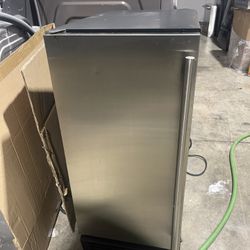 Maxx Ice ice maker 50 pounds like new 