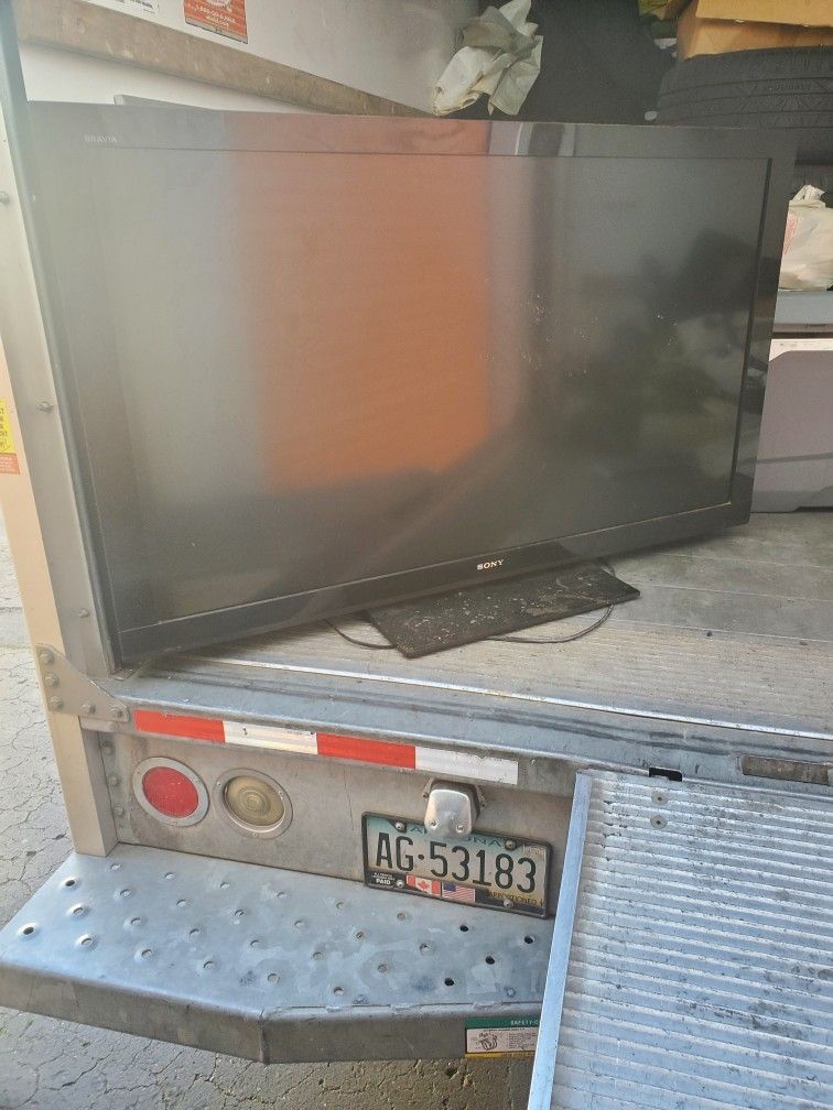 SONY 55,60 INCH TV WITH REMOTE WORKS FINE.