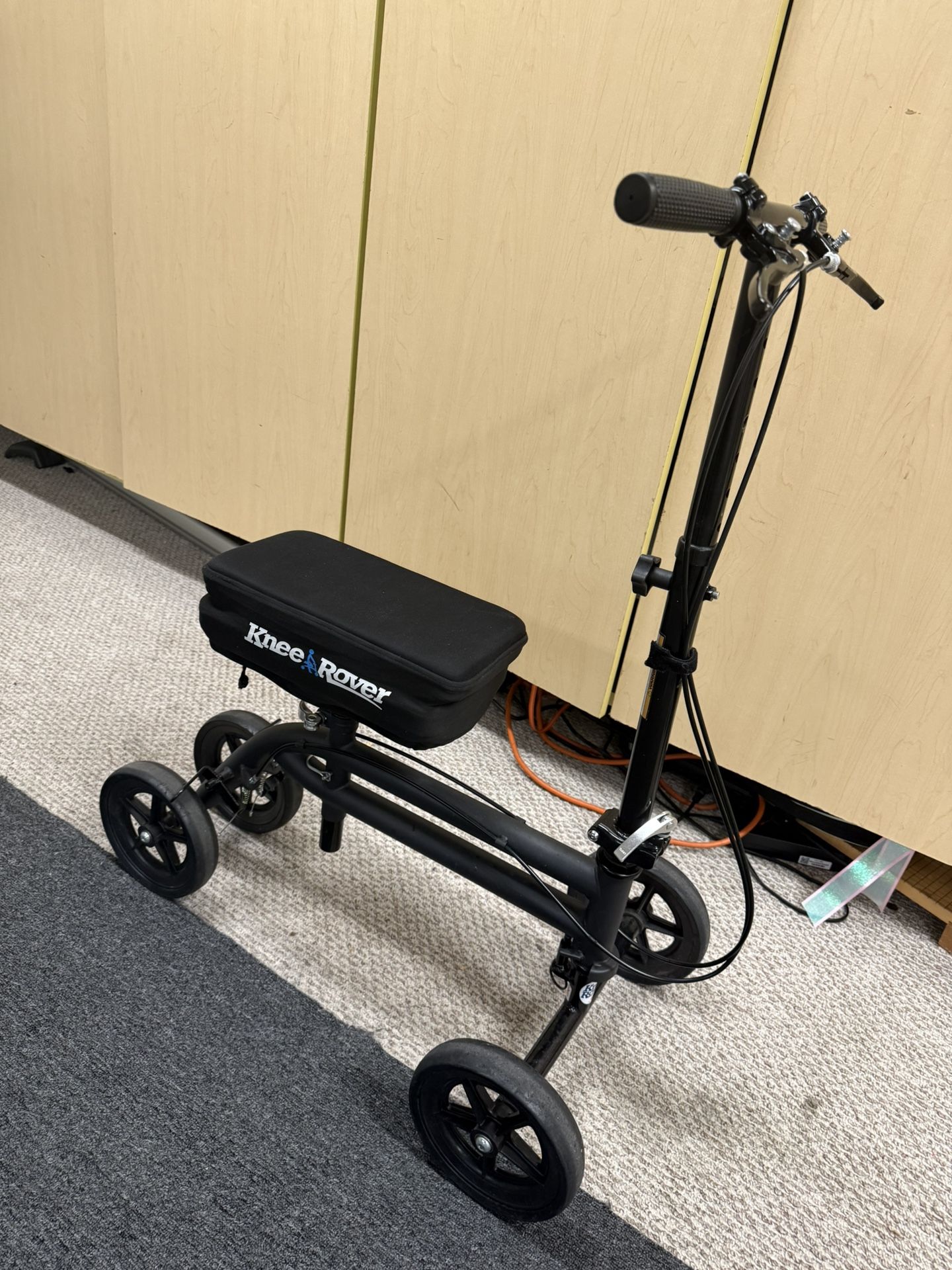 Knee Rover Scooter With Seat Pad