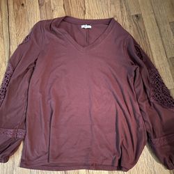 Size medium mauve v-neck top with crochet sleeves