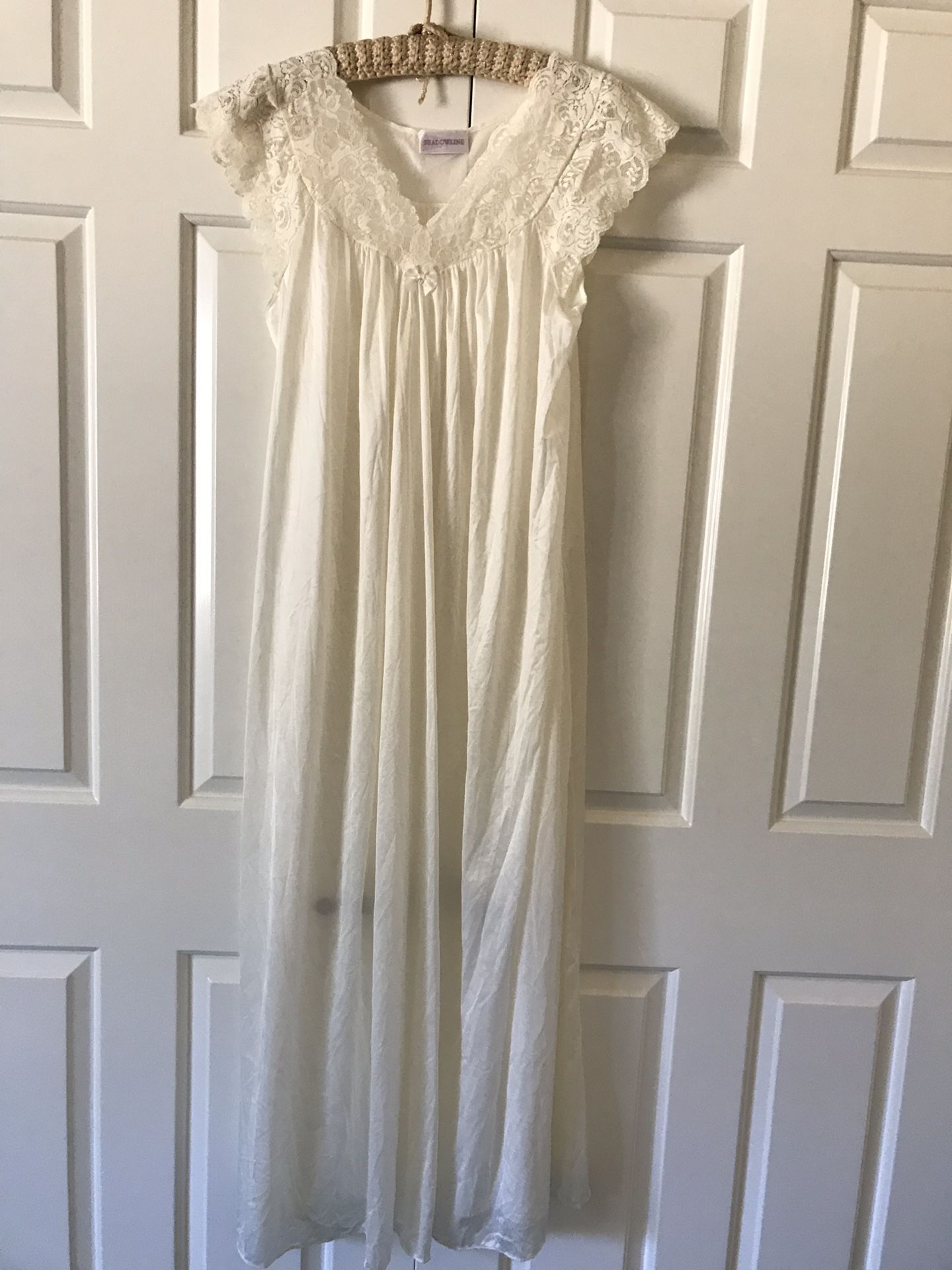 New Shadowline Ivory Nightgown Medium