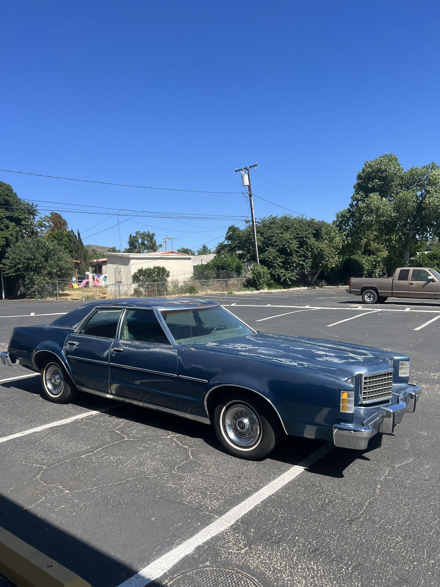1977 FORD LTD 2