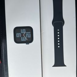 Apple Watch SE (2nd Generation) 40mm in Midnight Aluminum with a Midnight Sport Band (Model MRG63LL/A)