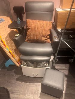 Pedicure spa Chair with foot bath