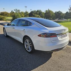 2015 TESLA MODEL S 85D AWD! FULLY LOADED, CLEAN TITLE,AUTOPILOT PAID OFF!