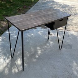 Very Very Very CUTE Vintage Desk!