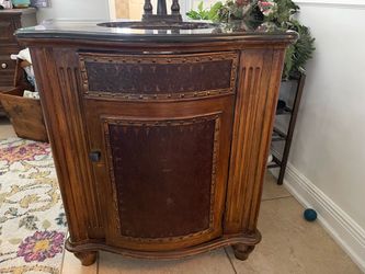 Free bathroom vanity with faucet