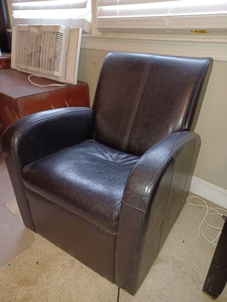 Kids Leather Chair  Good Condition 
