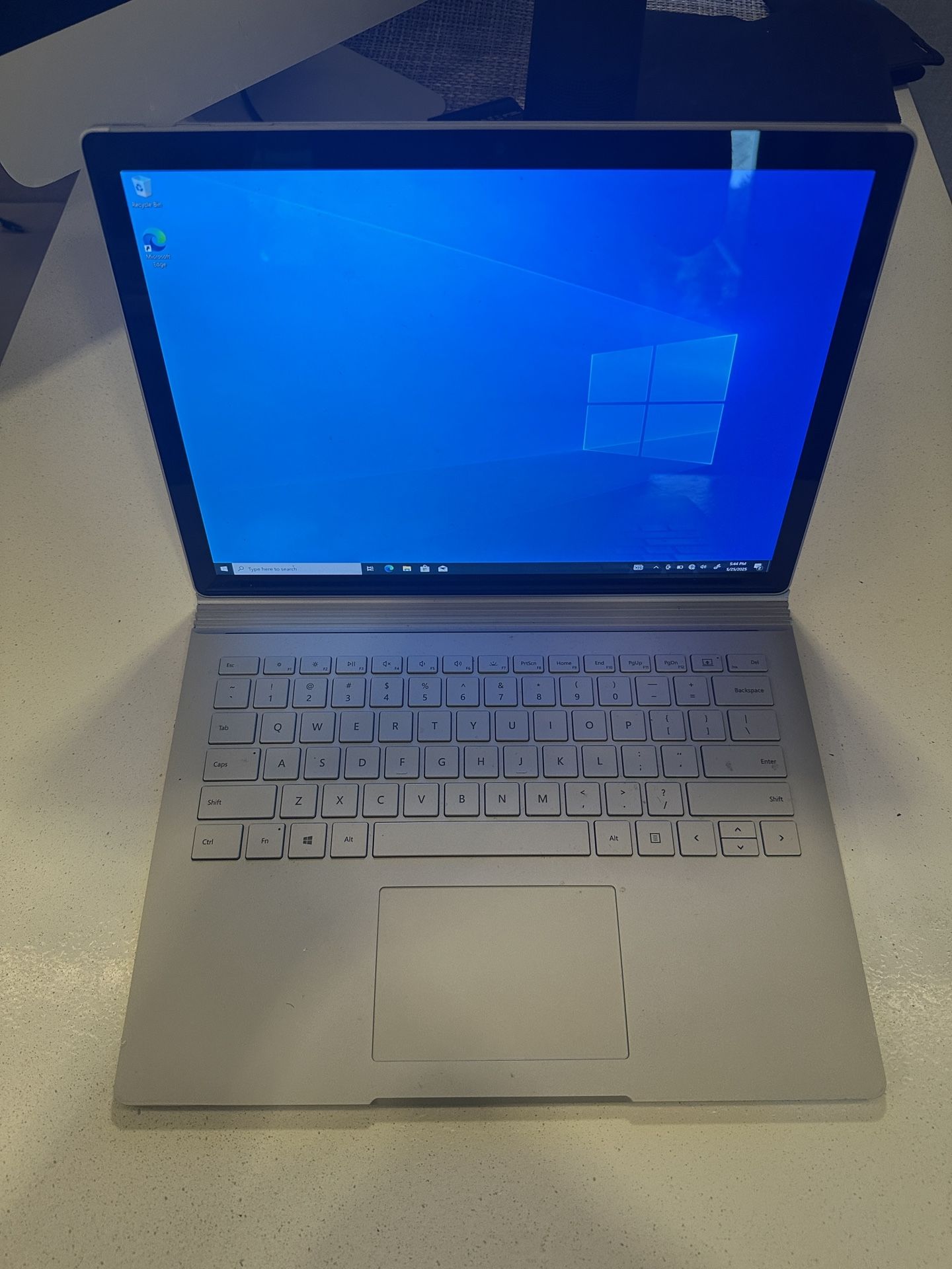 Microsoft Surface Book 2 Core i7-8650U @1.90GHz 16GB RAM 512GB SSD Win10