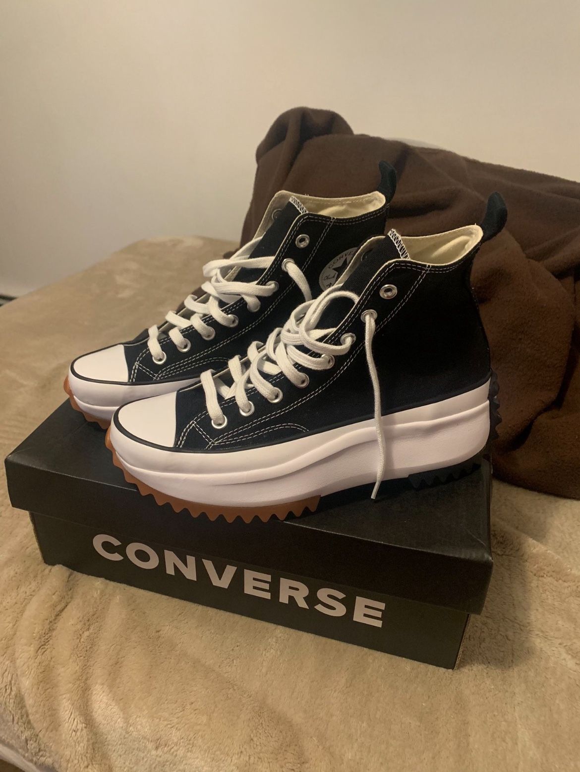 CONVERSE - GREAT CONDITION- SIZE 8.5 MENS/ 10 WOMENS