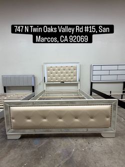 Furniture. Queen Bed